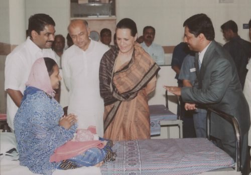 51. sonia gandhi with patients
